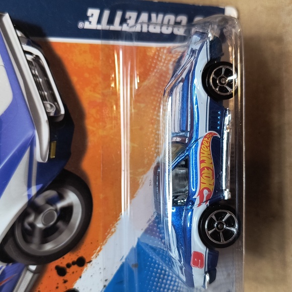 D9 hot wheels 69 corvette stingray race team with shipping protector - Picture 2 of 3